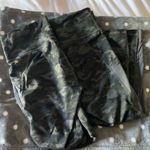 BUNDLE. Powerhold fabletics bike shorts and crop leggings